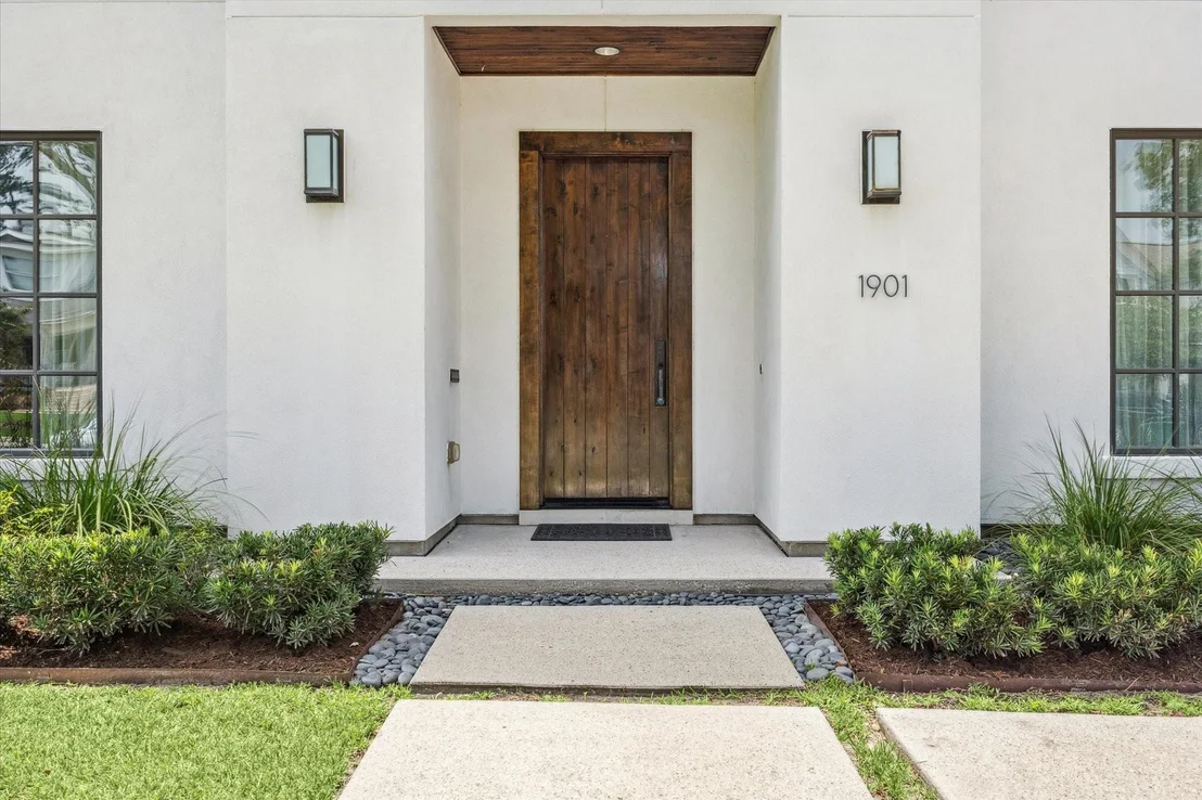 Photo of 1901 Gardenia Drive