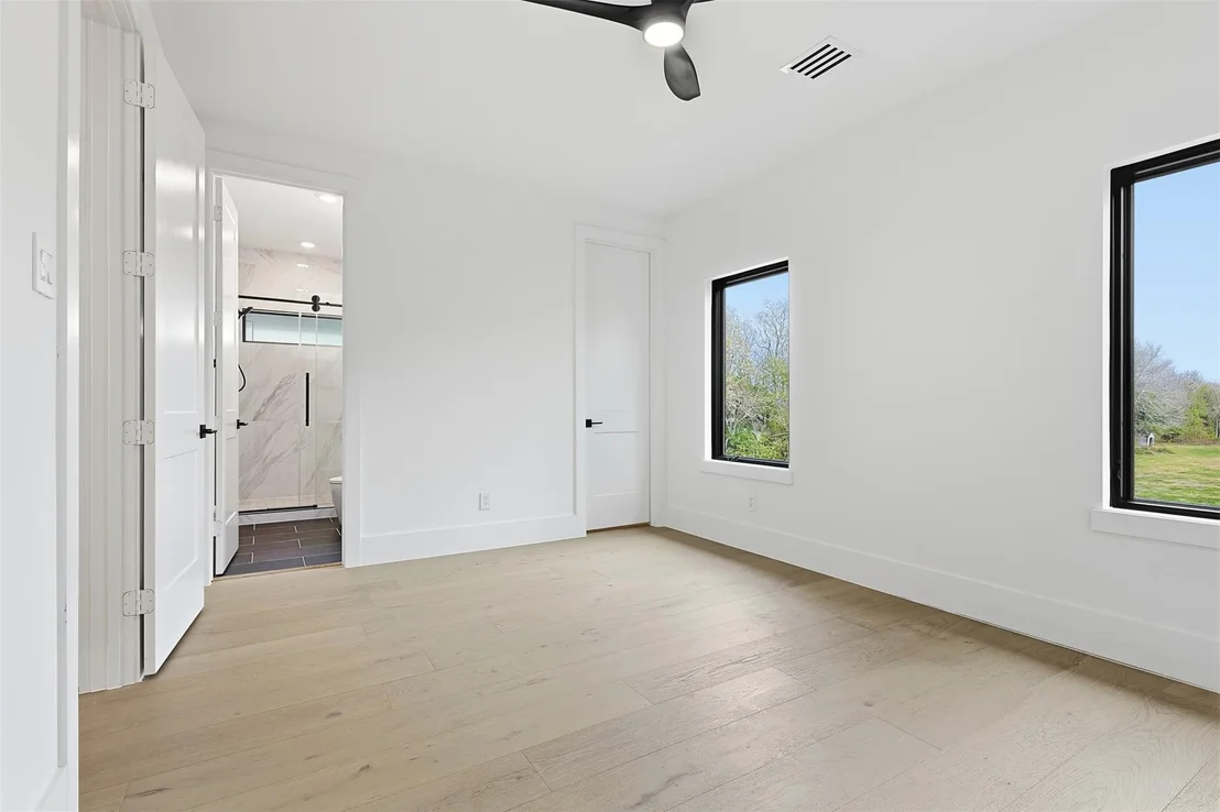 Photo of 619 Rolling Oaks