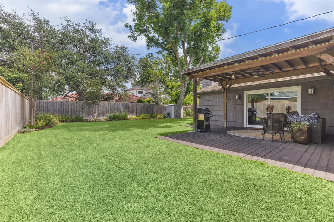 Photo of 4920 Maple