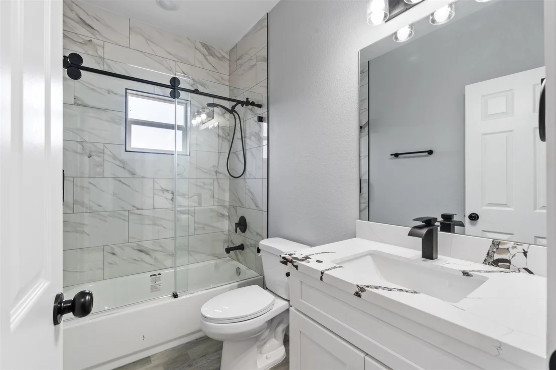 Photo of 7 Meadowview Dr