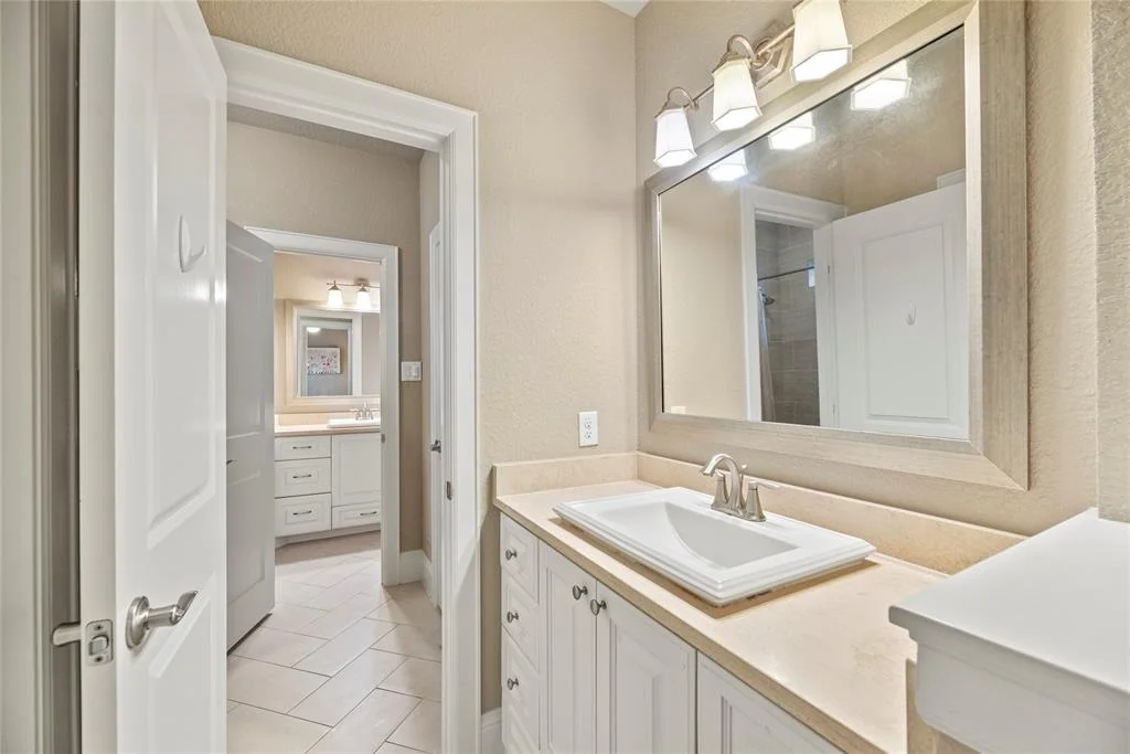 Photo of 1502 Hillendahl Boulevard