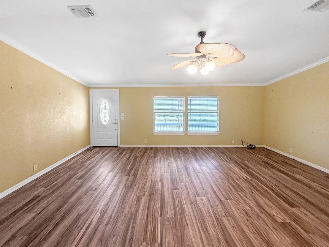Photo of 1152 Van Sant