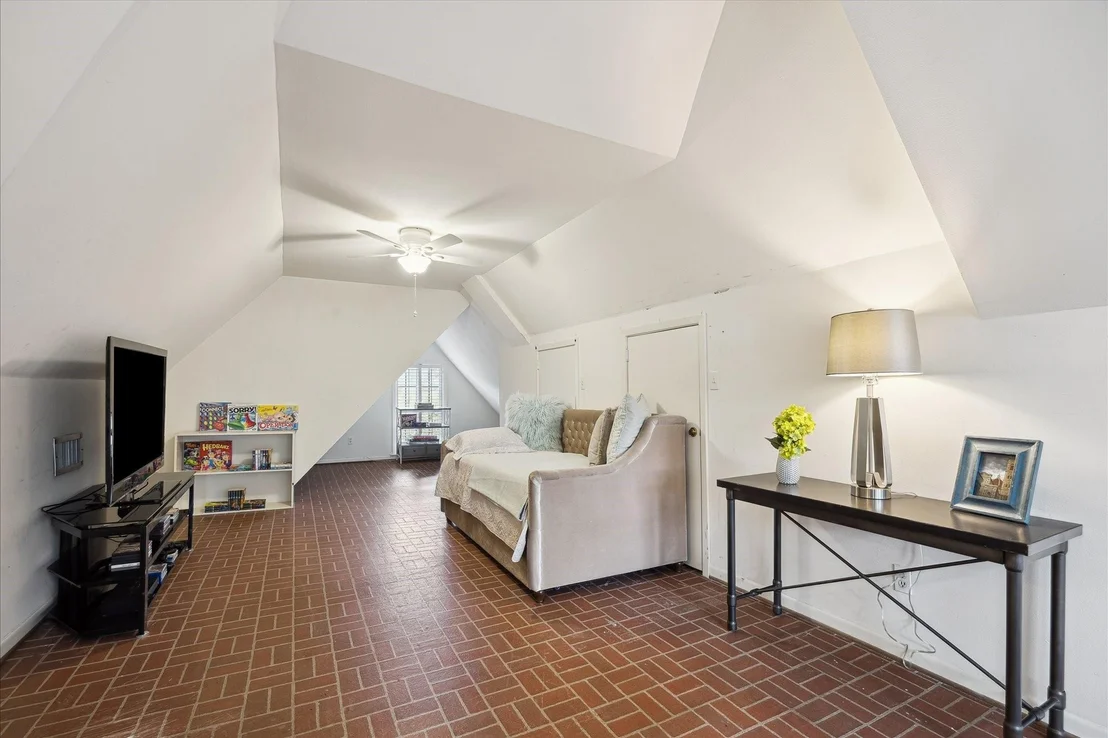 Photo of 2345 Blue Bonnet Boulevard