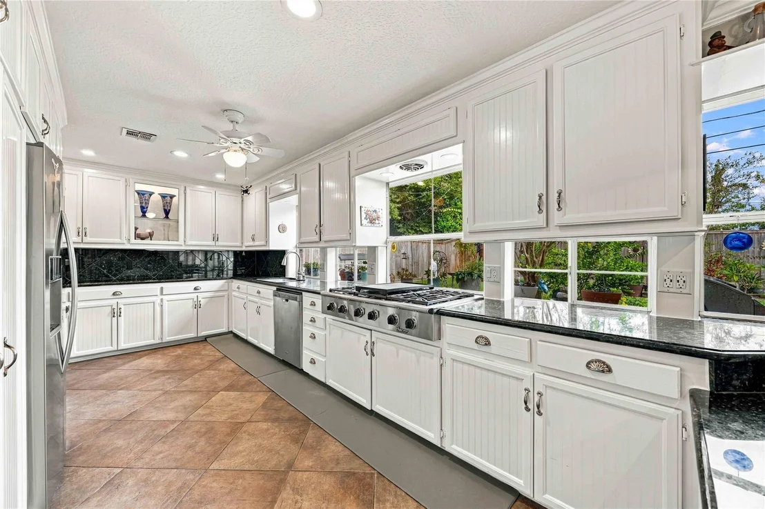 Photo of 6002 Saxon Drive