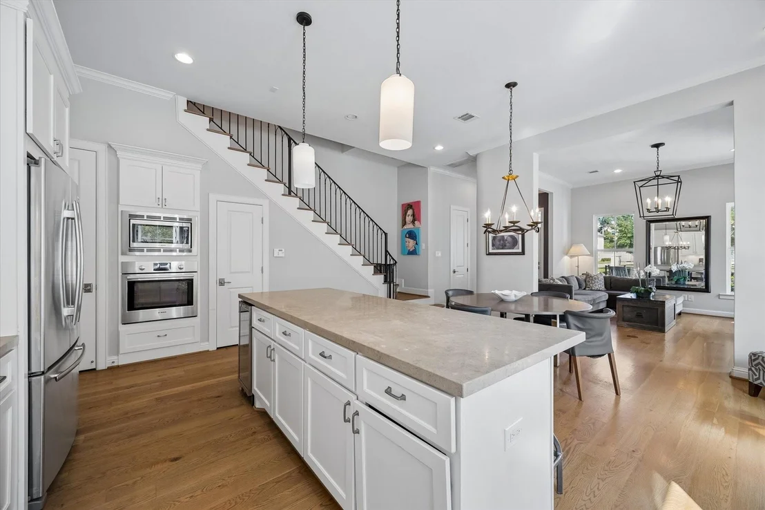 Photo of 270 Green Boulevard