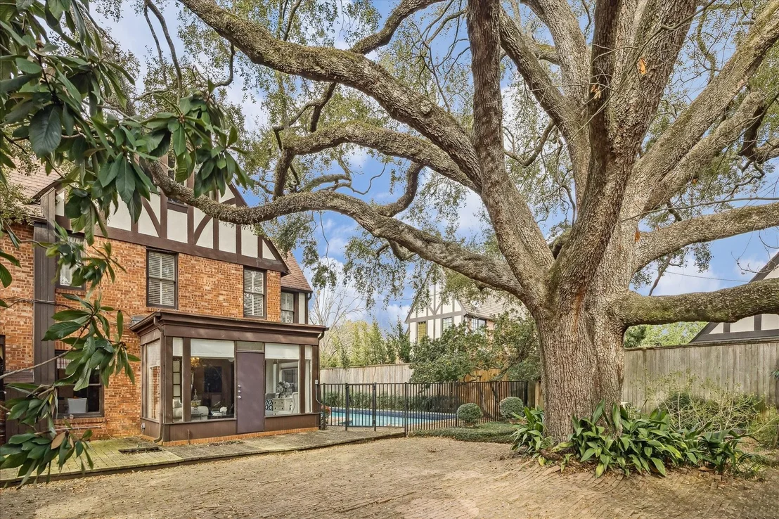 Photo of 2345 Blue Bonnet Boulevard