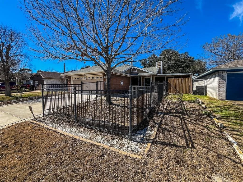 Photo of 2905 Fairchild Drive