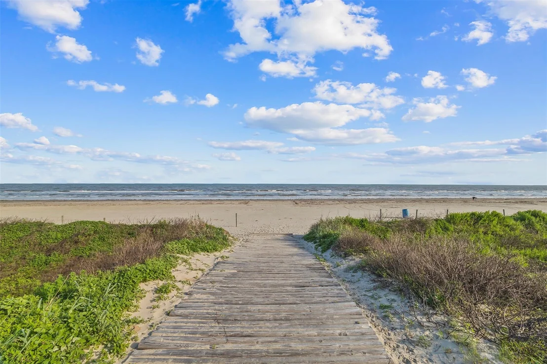 Photo of 11707 Beachside