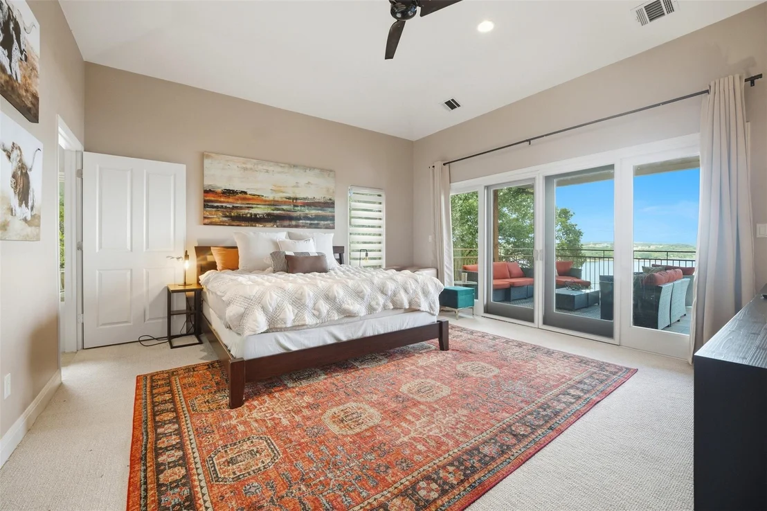 Photo of 6103 Lakeshore Drive