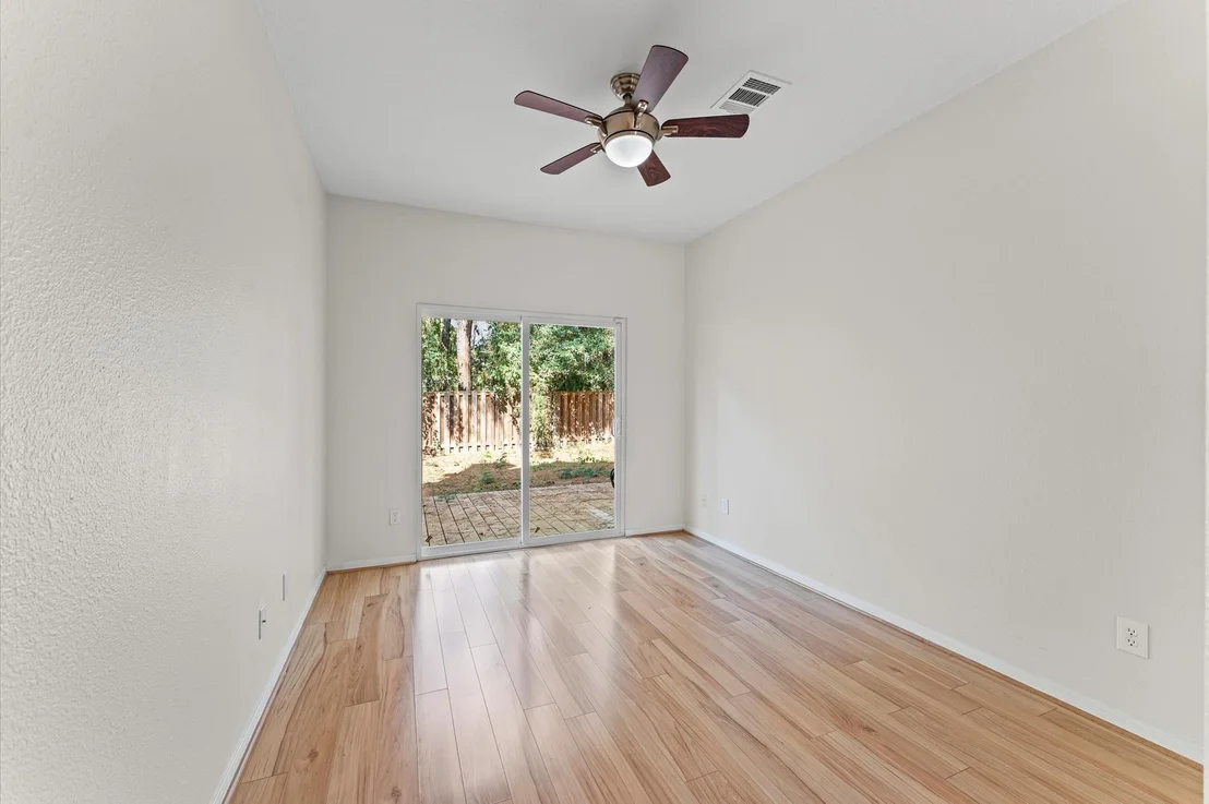 Photo of 50 Lakeridge Drive