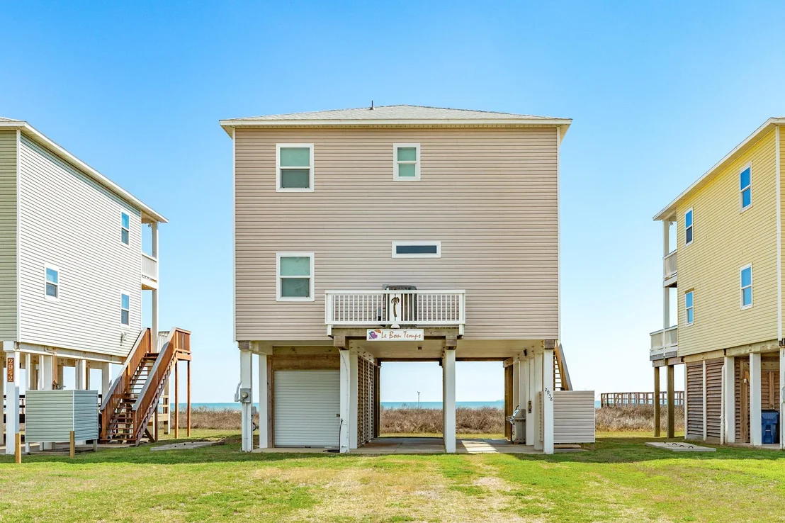 Photo of 2938 Bluewater Highway