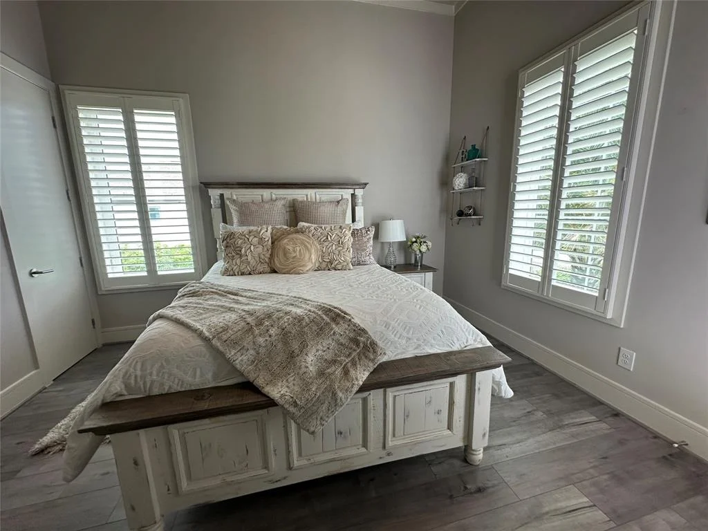 Photo of 2182 Marina Way