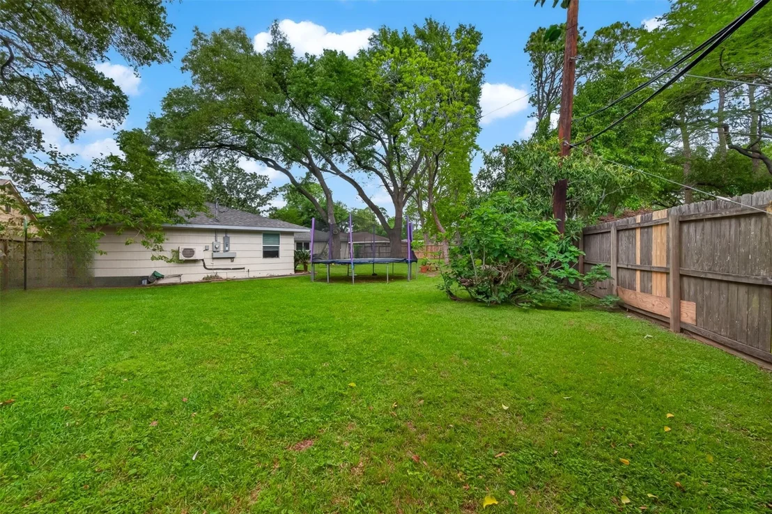 Photo of 5715 Claridge Drive