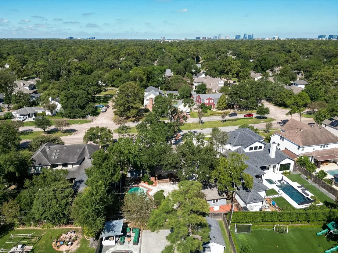 Photo of 418 N Wilcrest Drive