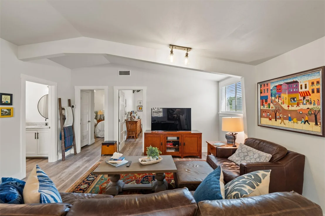 Photo of 1402 County Road 243