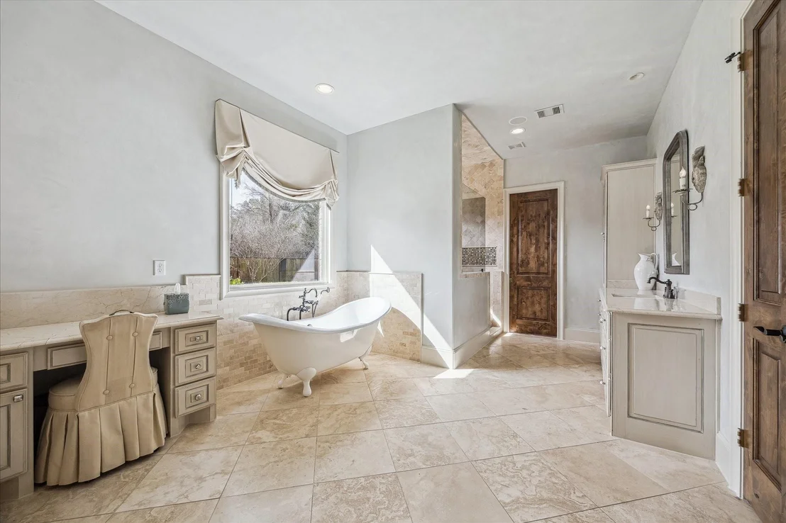 Photo of 21 W Rivercrest Drive