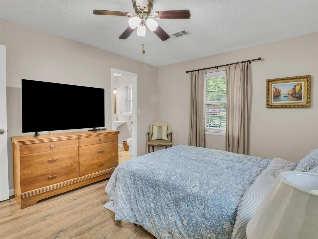 Photo of 805 Bluebonnet Lane