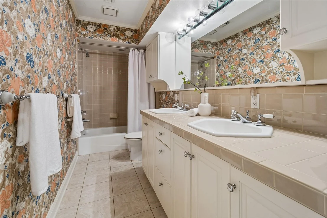 Photo of 2416 Addison Road