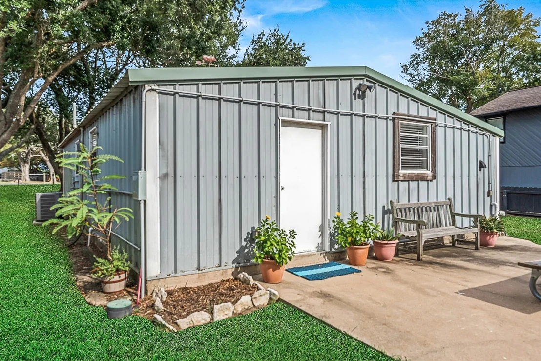 Photo of 1402 County Road 243