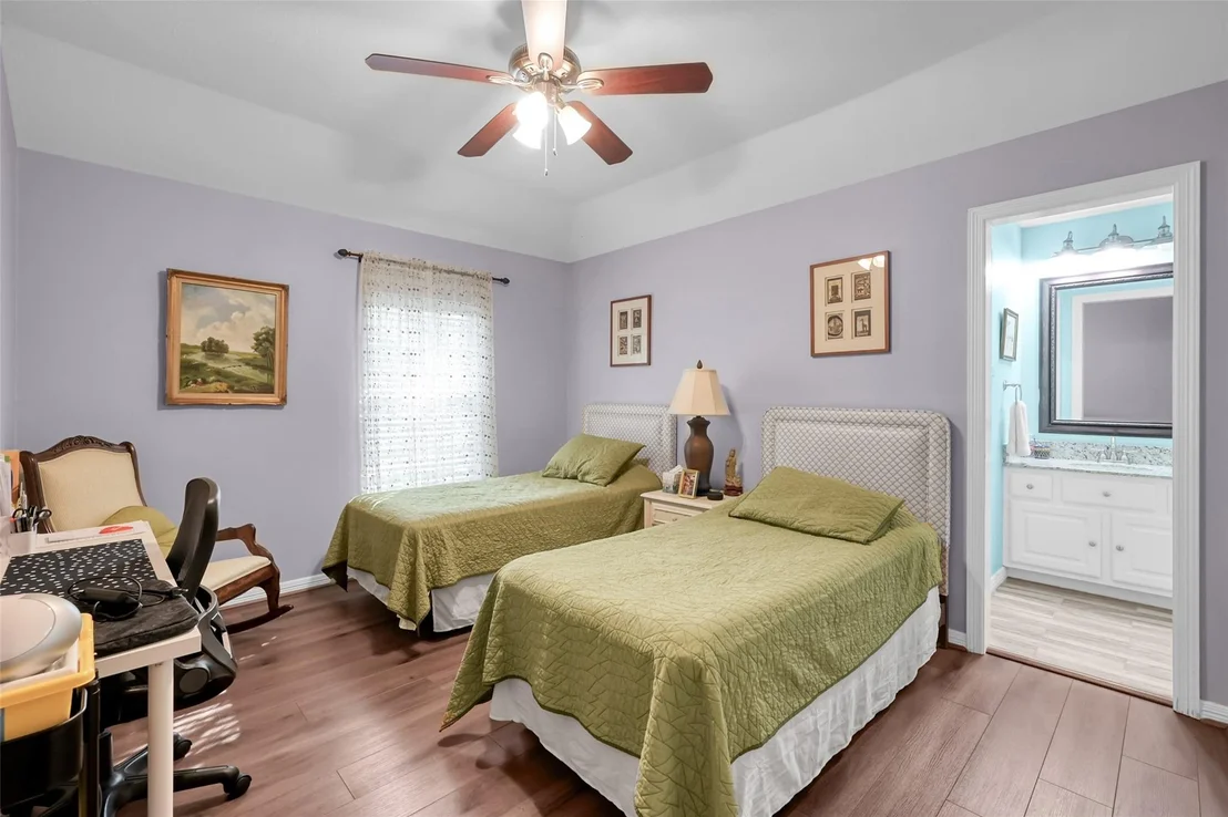 Photo of 143 S Goldenvine Circle