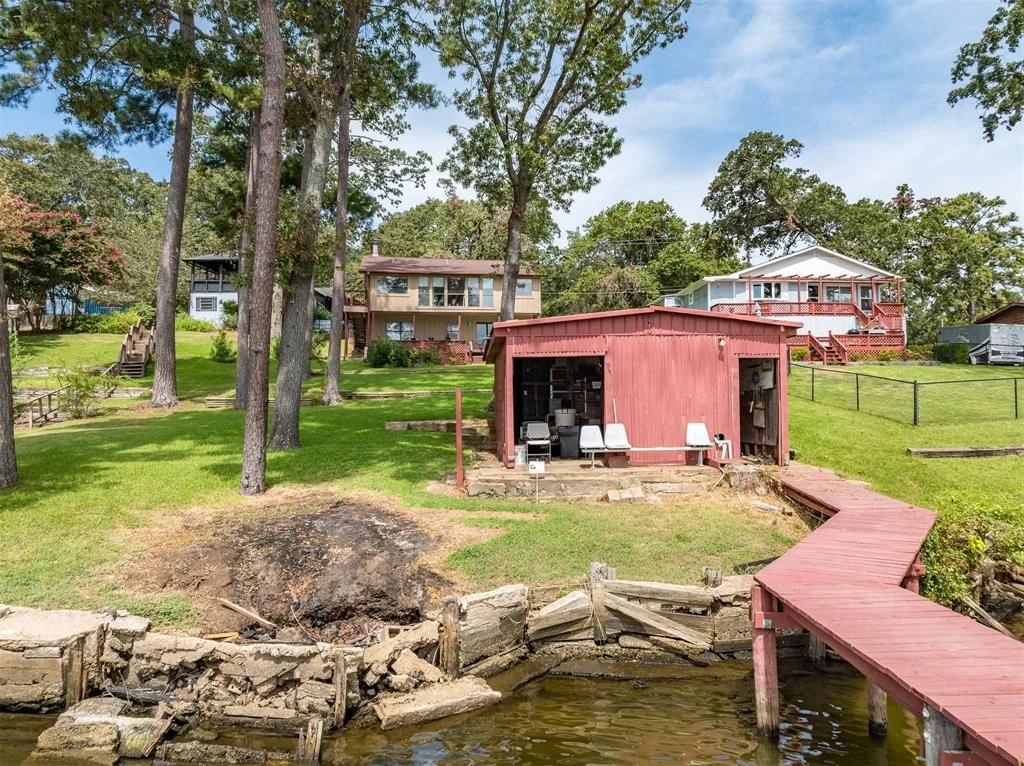 Photo of 23083 Lakeside Drive