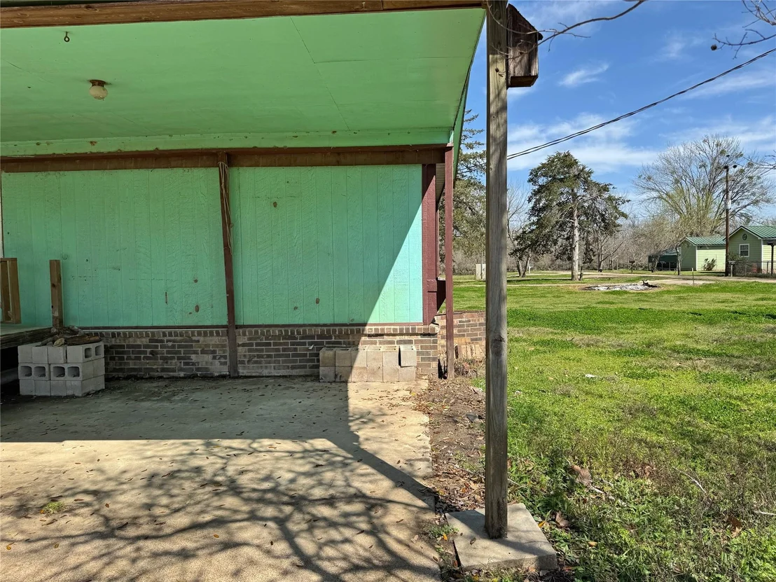 Photo of 585 River Oaks Drive