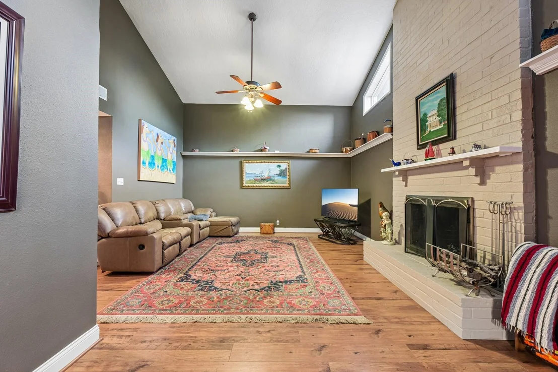 Photo of 2535 Cliff Drive