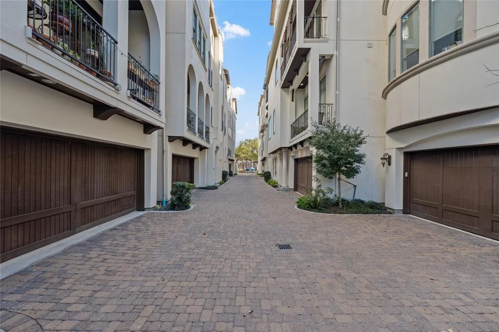 Photo of Unit E at 1700 Sunset Boulevard