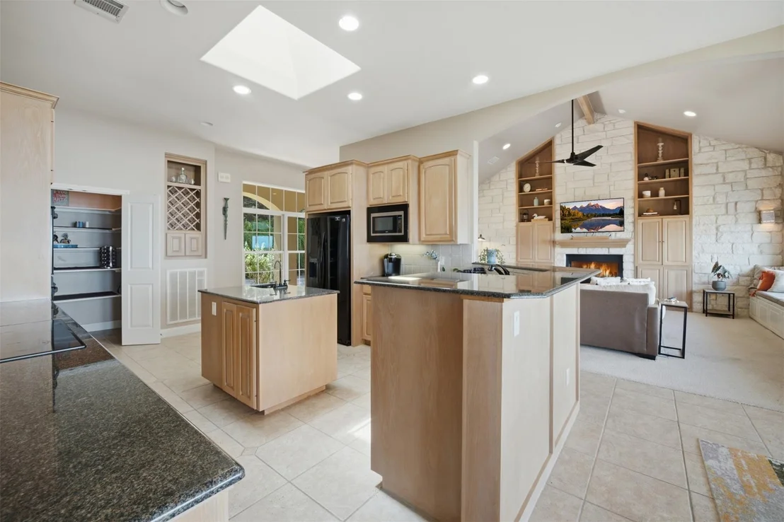Photo of 6103 Lakeshore Drive