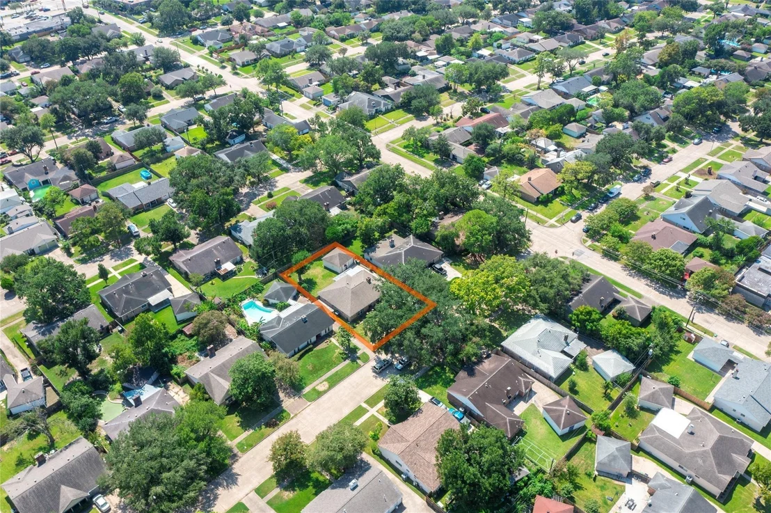 Photo of 8923 Hendon Lane