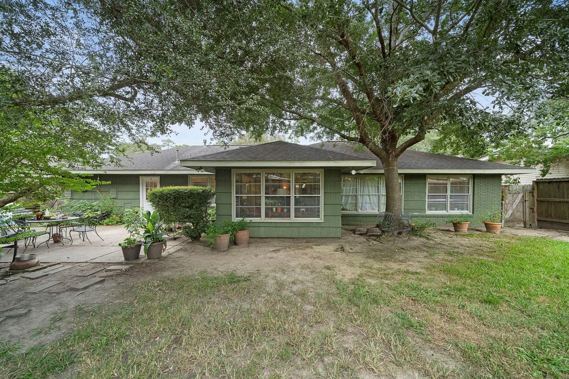 Photo of 8427 Westview Drive