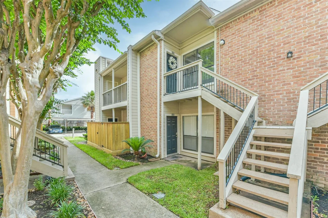 Photo of Unit 4D at 2001 Bering Drive