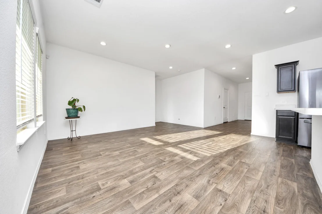 Photo of 5122 Hedgerose Lane