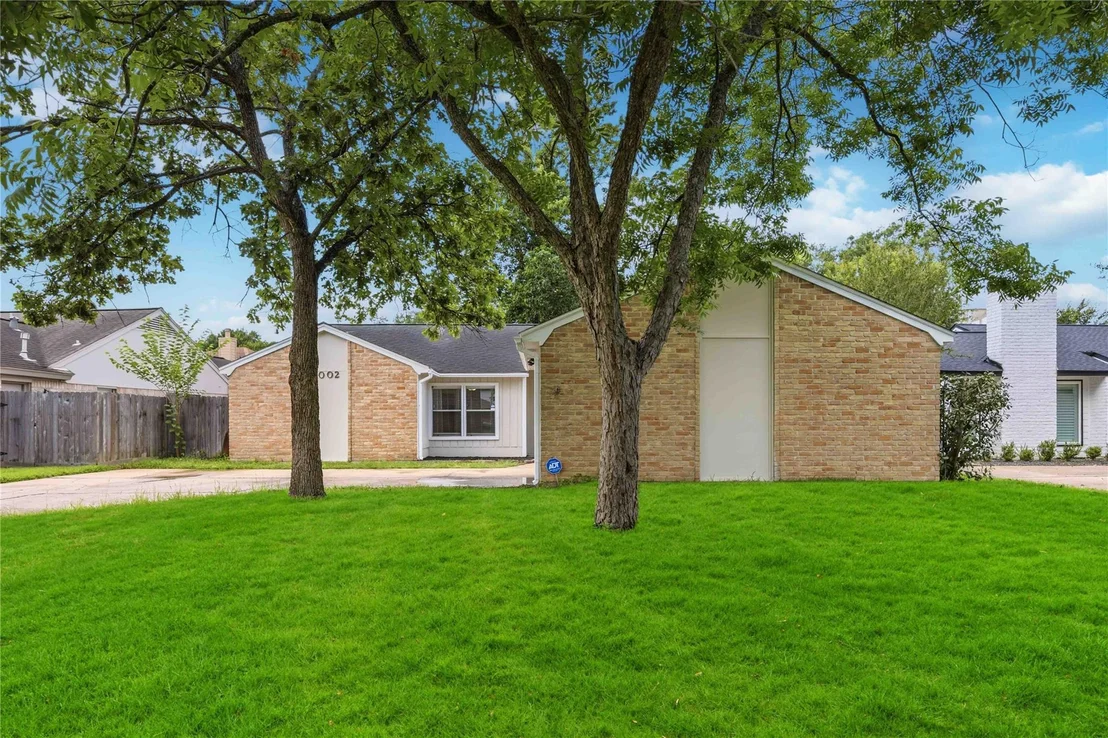Photo of 1002 Oxborough Drive