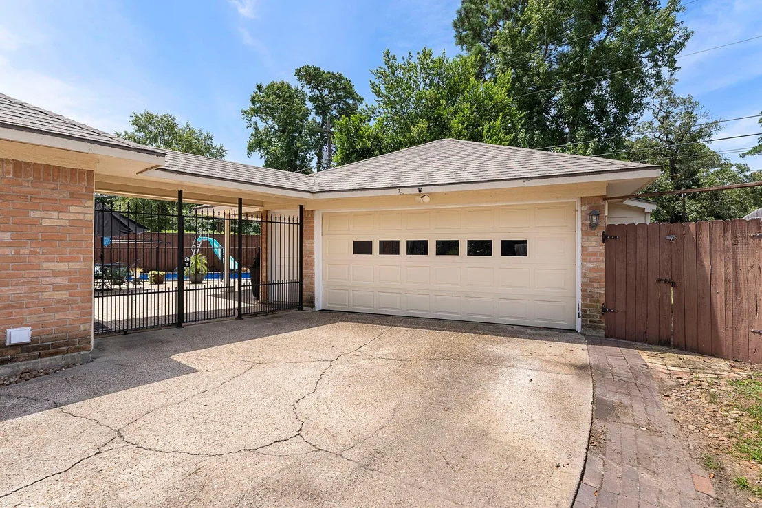 Photo of 618 Brook Hollow Drive