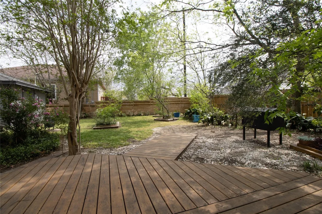 Photo of 6038 Belcrest Street