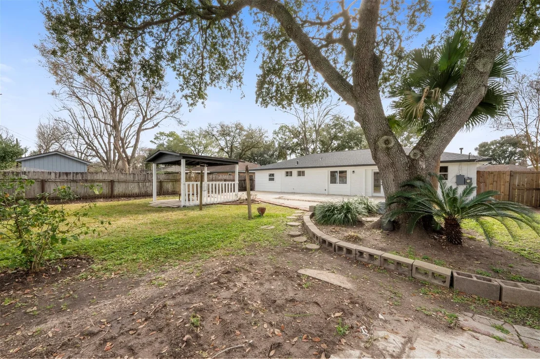 Photo of 5734 Farwell Drive