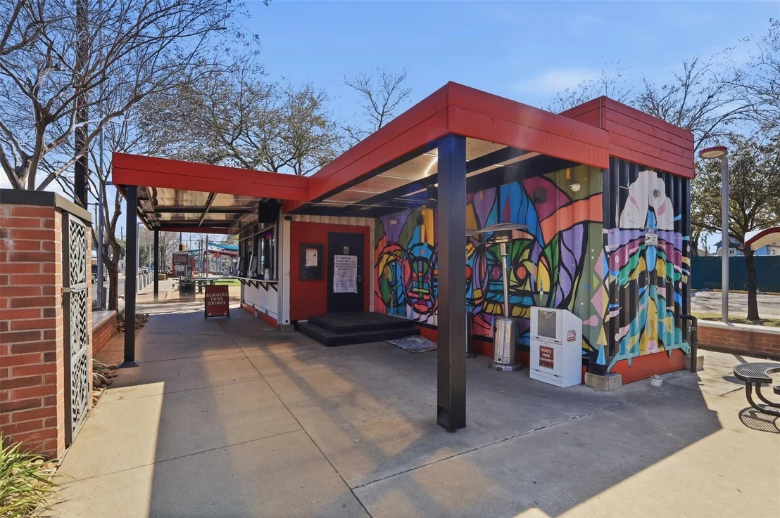 Photo of Unit D at 2424 Navigation Boulevard