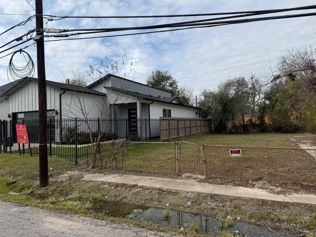 Photo of 3510 Cobb Street