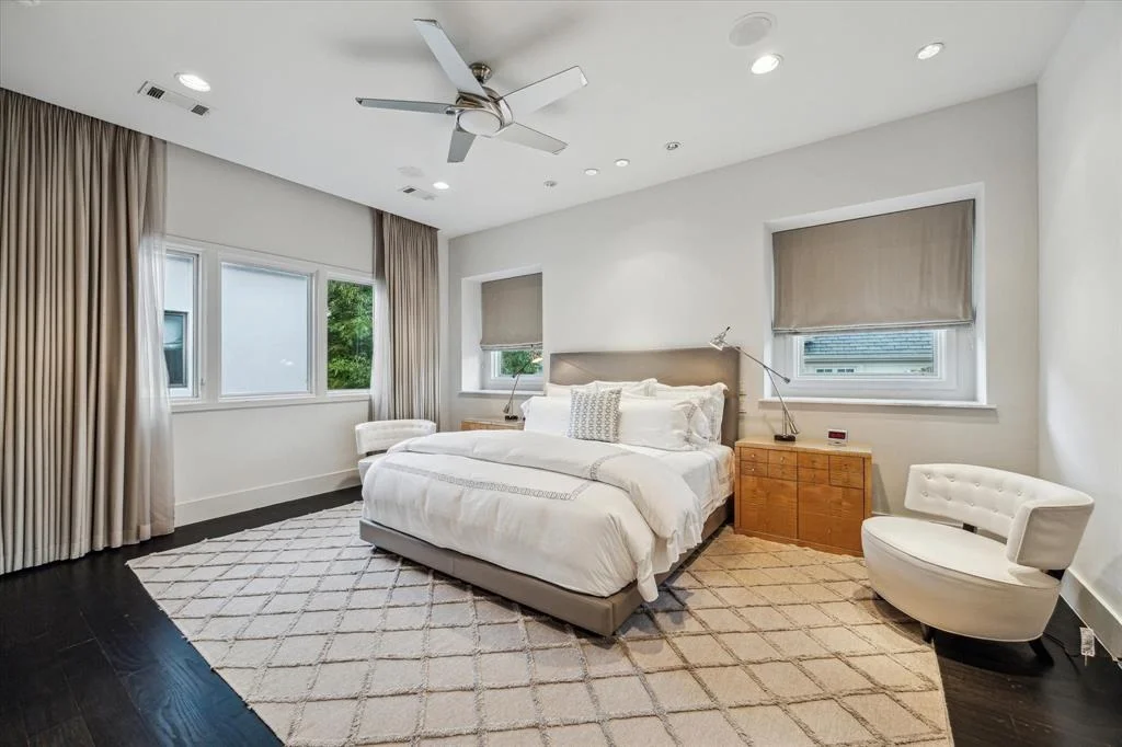Photo of 2949 Chevy Chase Drive
