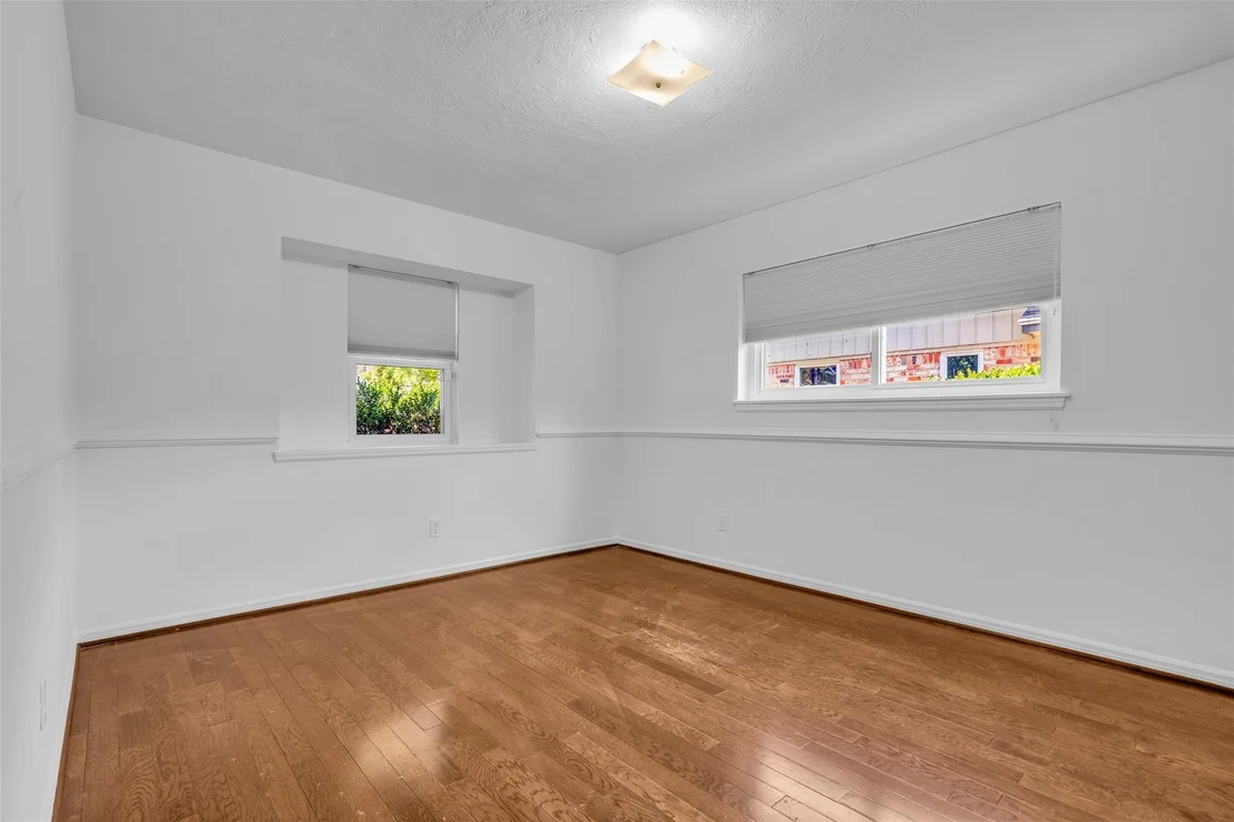 Photo of 947 Thornton Road