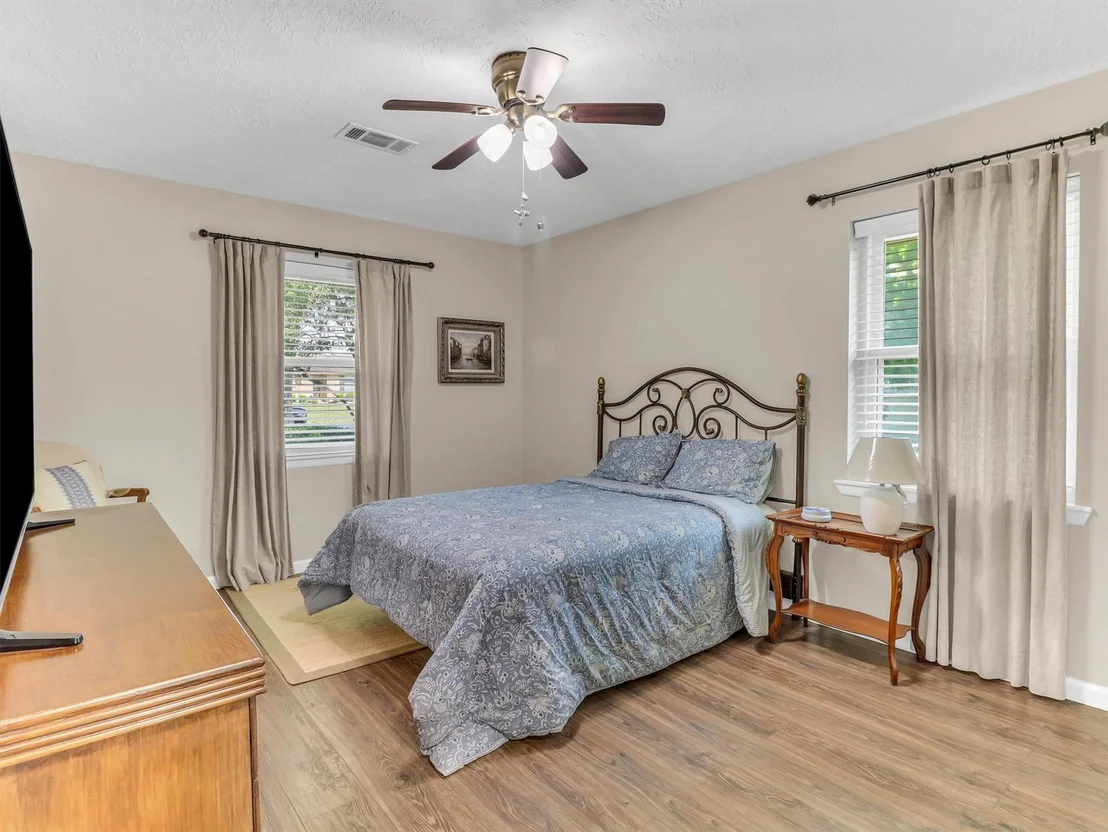 Photo of 805 Bluebonnet Lane