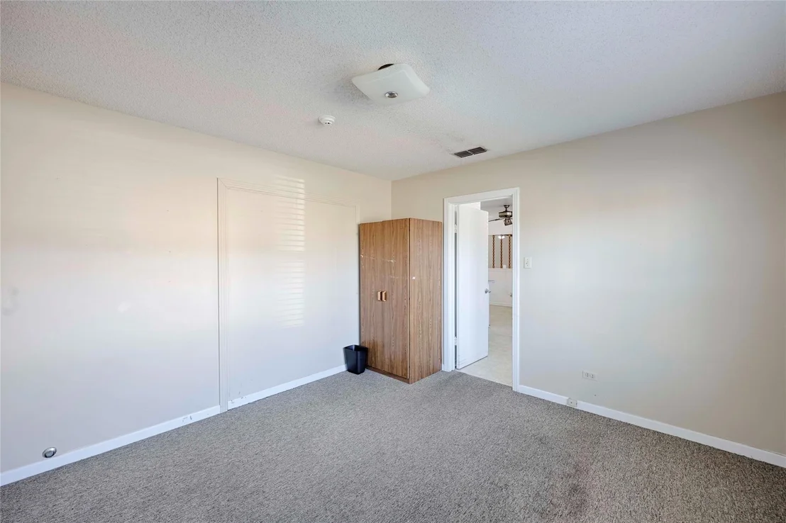 Photo of 122 Ave E