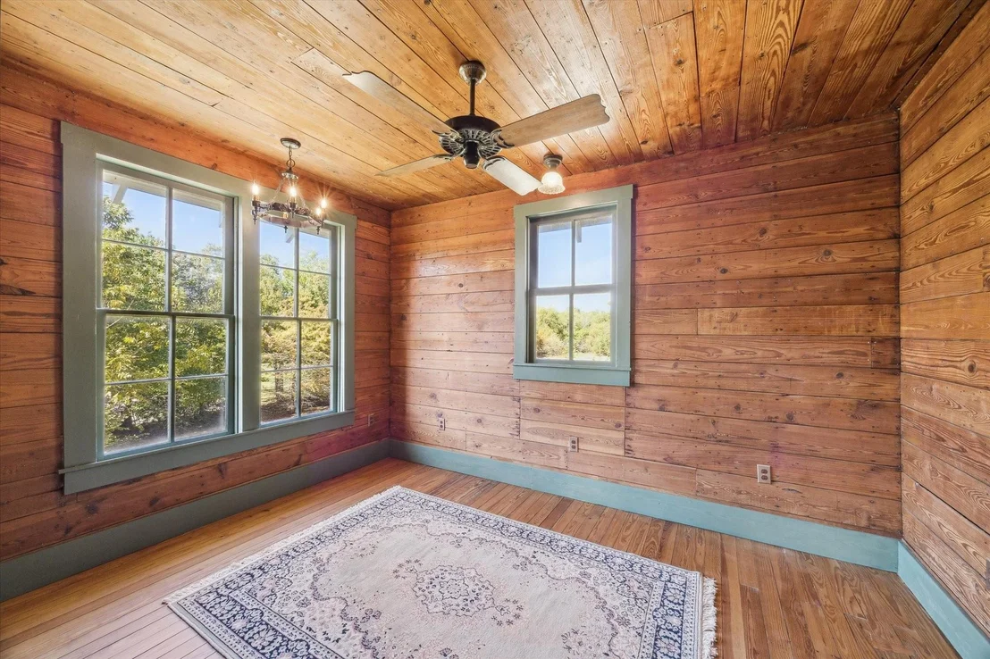 Photo of 618 Bayridge Road