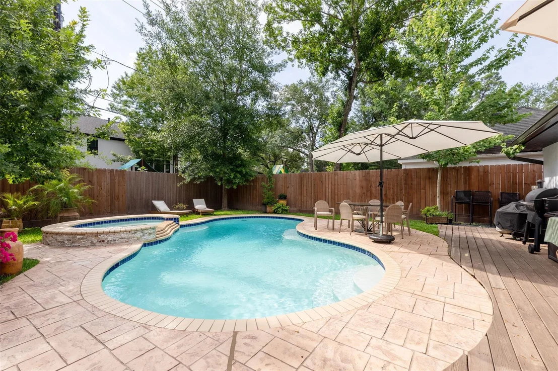 Photo of 802 N Wilcrest Drive