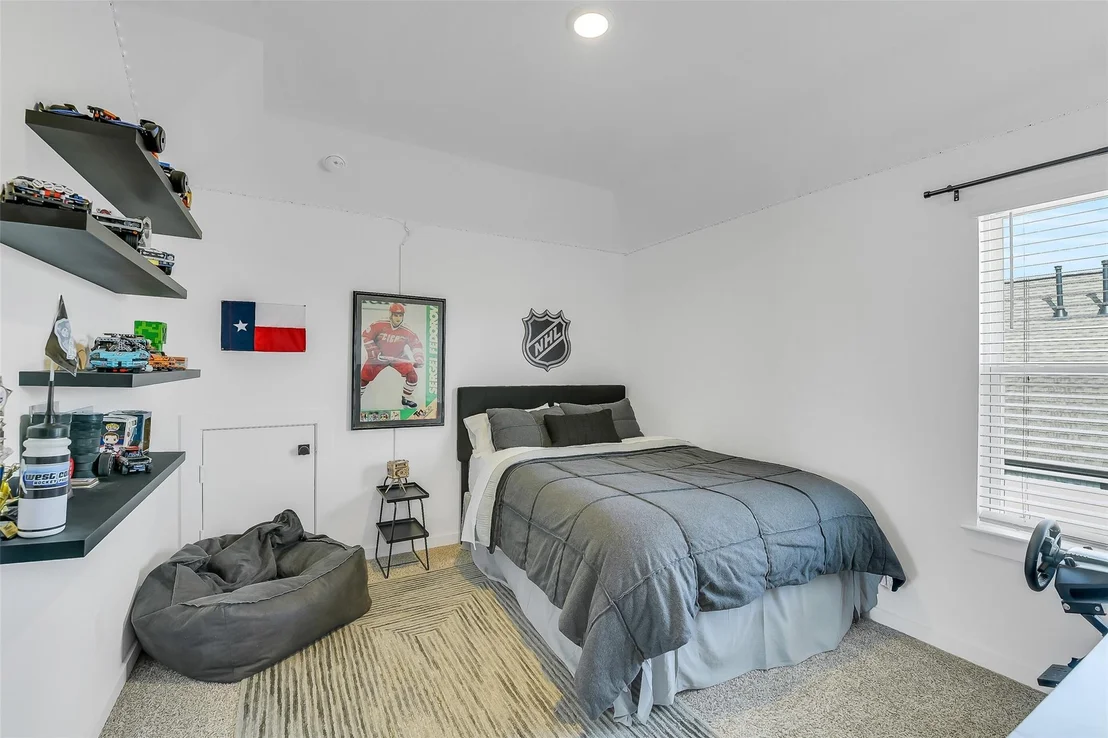Photo of 3379 Voda Bend
