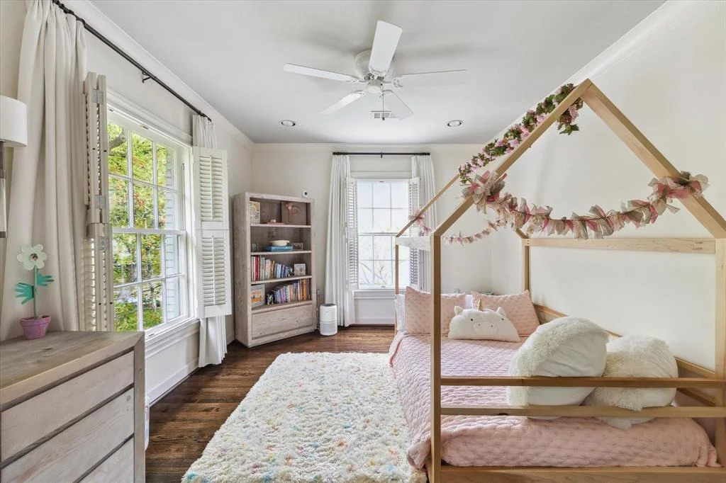 Photo of 2911 Sunset Boulevard