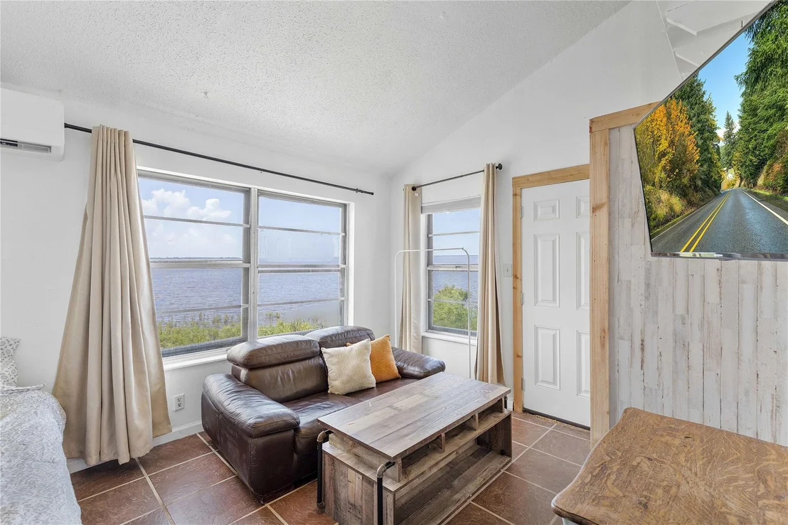 Photo of 3843 Simon Road