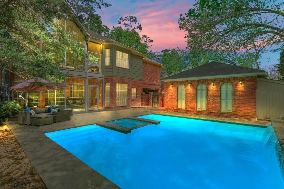 Photo of 115 E Shadowpoint Circle