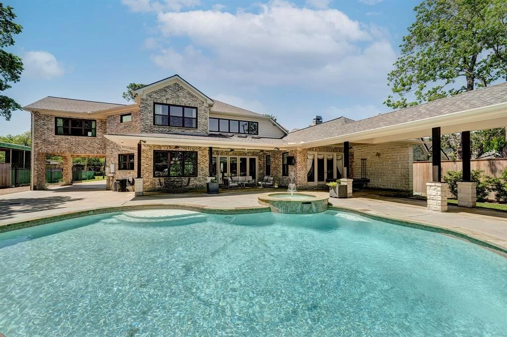Photo of 702 Mulberry Lane